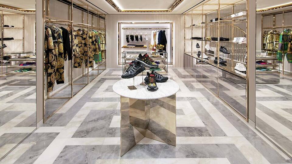 Prada Versace'yi satın alıyor