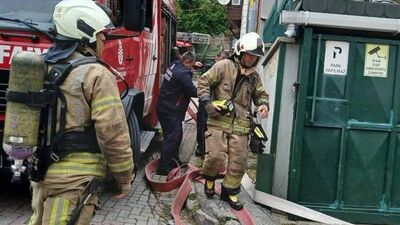 Rüzgarın devirdiği mum yangına sebep oldu