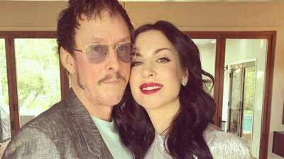 Weezer basçısının eşi polisle çatıştı