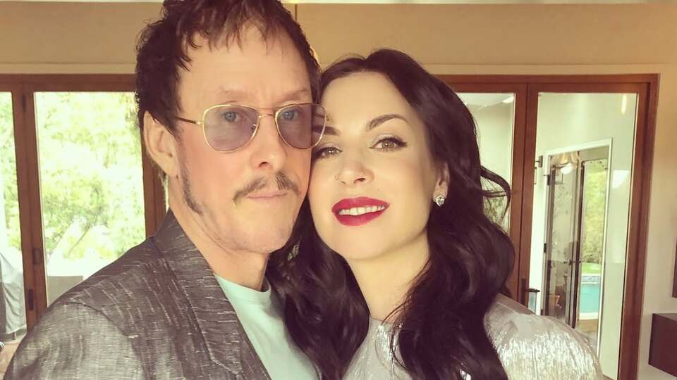 Weezer basçısının eşi polisle çatıştı