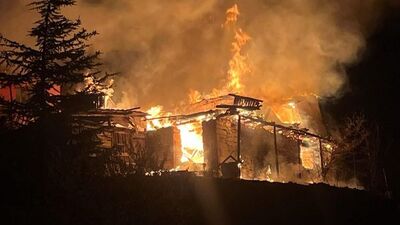 Ankara'da ahşap evden alevler yükseldi