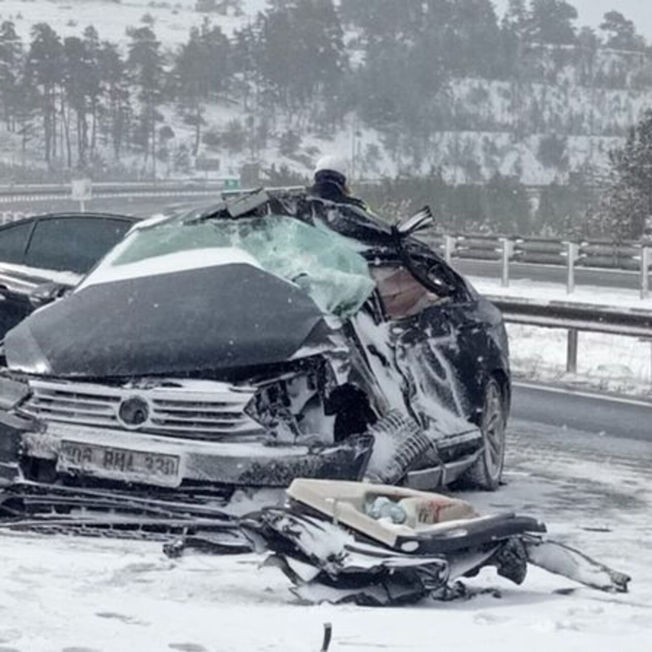 Koruma aracı tankere çarptı! 1'i polis 2 kişi öldü