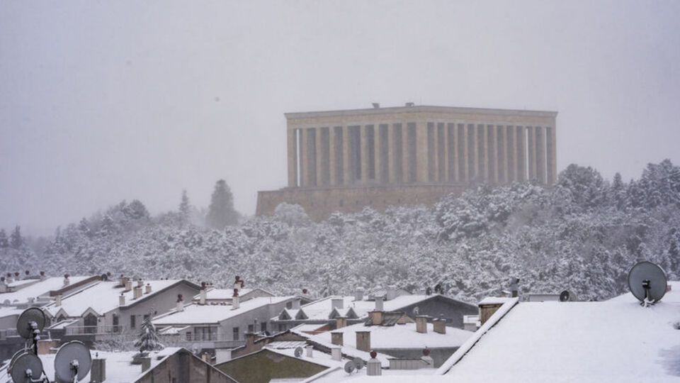 Başkent beyaz örtüyle kaplandı