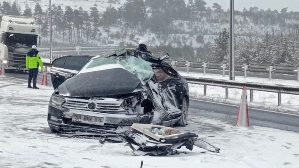 Koruma aracı tankere çarptı! 1'i polis 2 kişi öldü