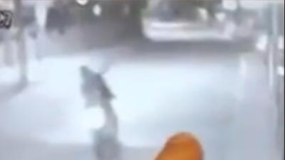 Motosikletle gelip villaların bulunduğu siteye el bombası attılar!