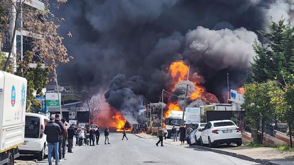 İstanbul'da kimya deposunda yangın!