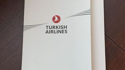 THY'den Business Class yolcularına 3 dilde yemek menüsü kartı