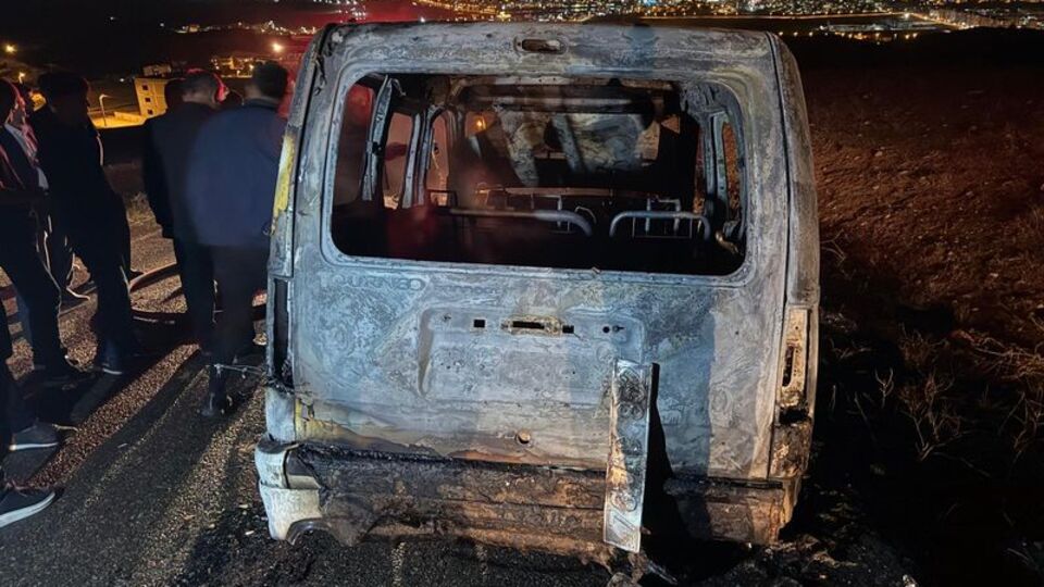 Seyir halindeki araç yandı