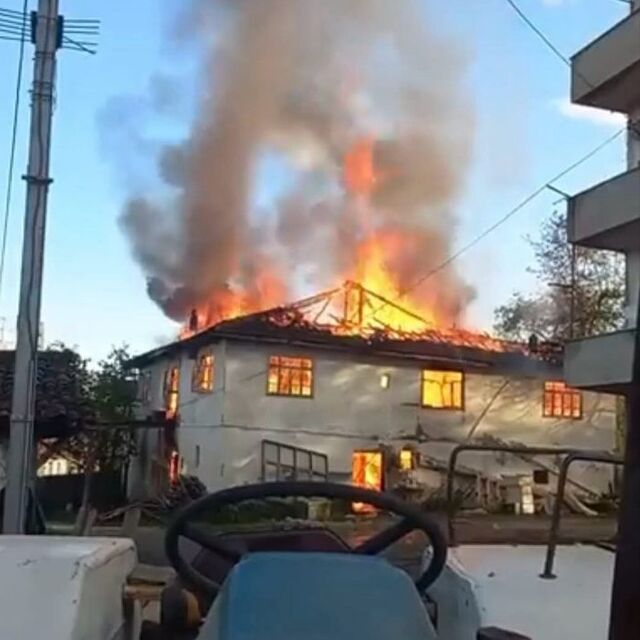 2 katlı ev alev alev yandı