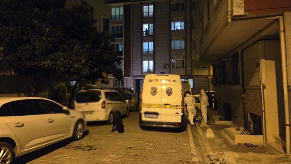 Kız arkadaşını ağır yaraladı, annesini öldürdü