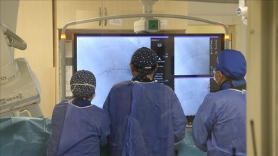 Malatya'daki karaciğer tümörü ameliyatı canlı yayınla Antalya'daki kongreye aktarıldı