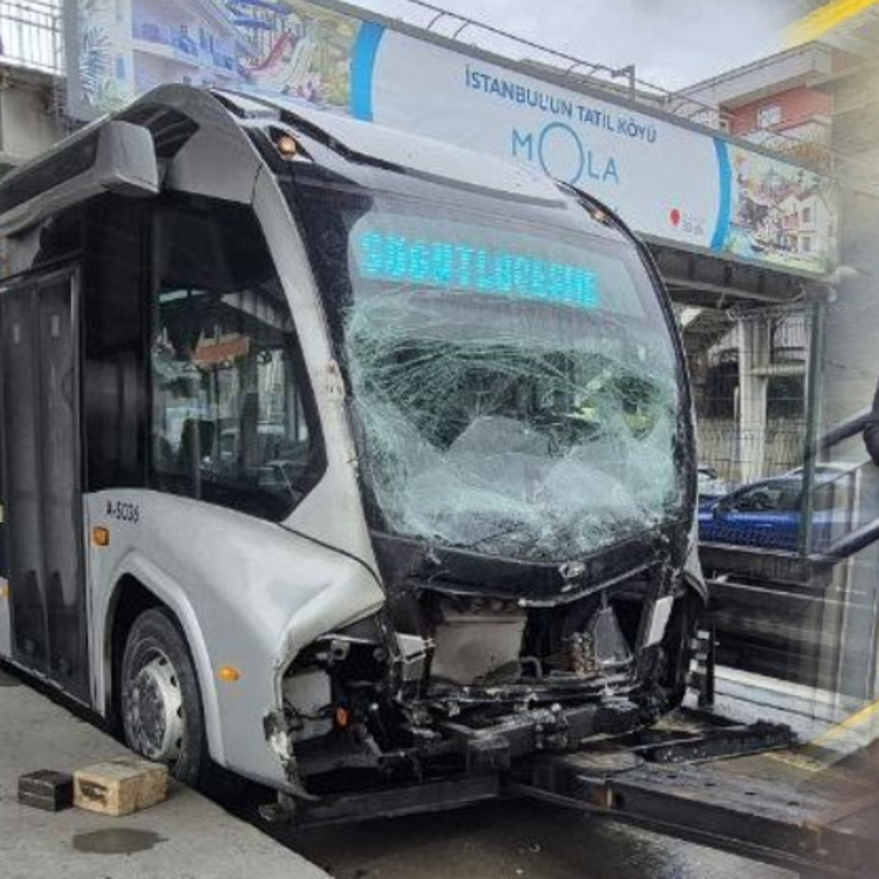 Metrobüsler çarpıştı: 21 yaralı