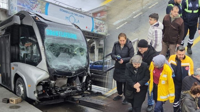 Metrobüsler çarpıştı: 21 yaralı