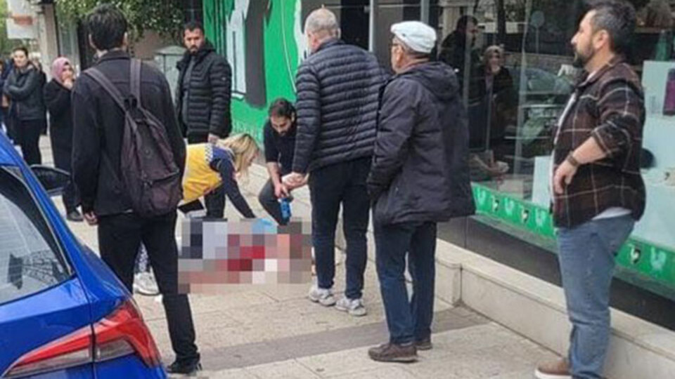 Vahşetin sonu gelmiyor! Yine eski koca sokak ortasında!