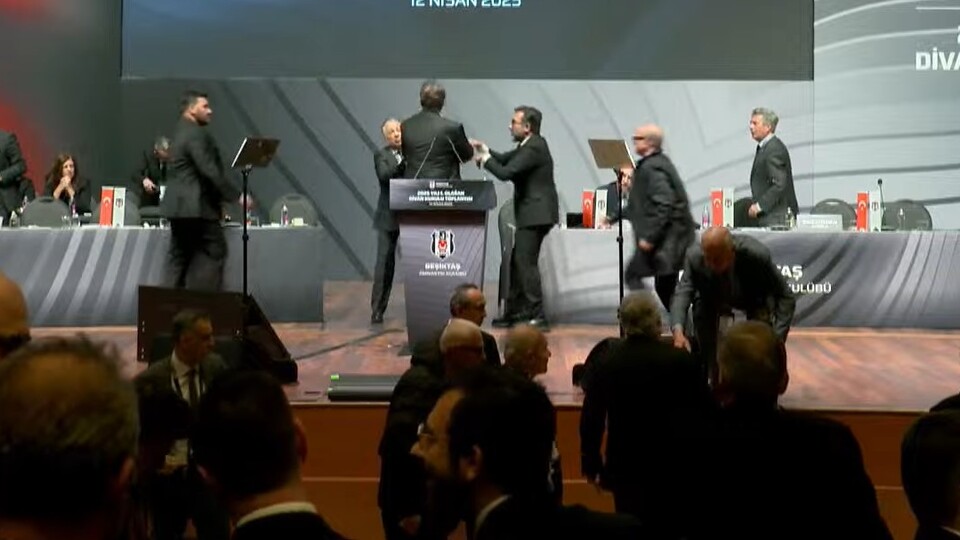 Beşiktaş Divan Kurulu'nda Arat'a saldırı!