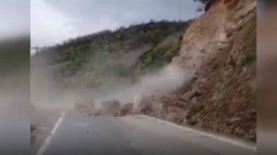 Toprak kayması kamerada