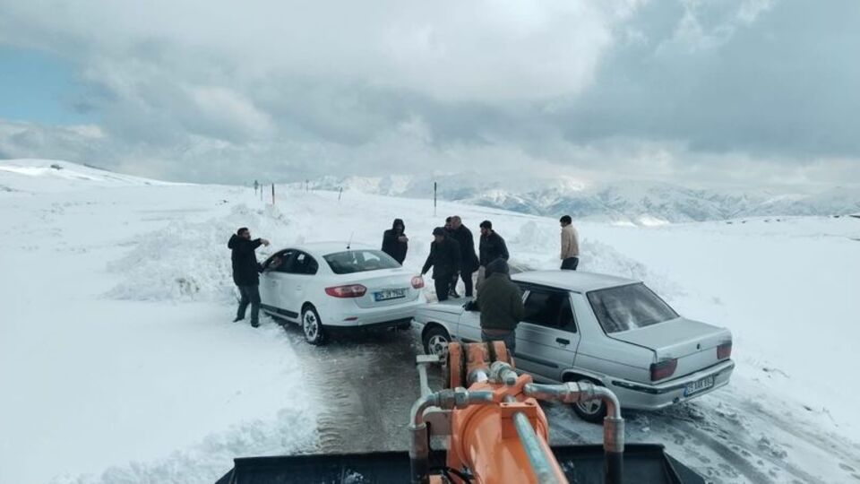 Mahsur kalan 60 kişi kurtarıldı