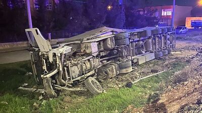 TIR'la hafif ticari araç çarpıştı: 6 yaralı