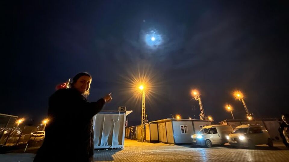 Ayın halesi mest etti