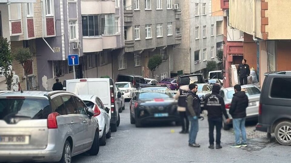 Boşanma aşamasında eşini öldürdü