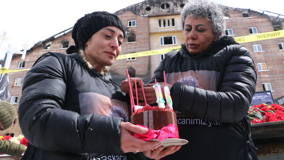 Acı ve gözyaşı! Aileler, kâbus otelinin önünde bir araya geldi