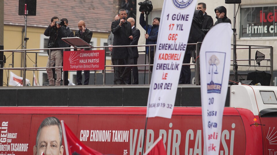 CHP lideri Özel: 10 milyon imza aşıldı