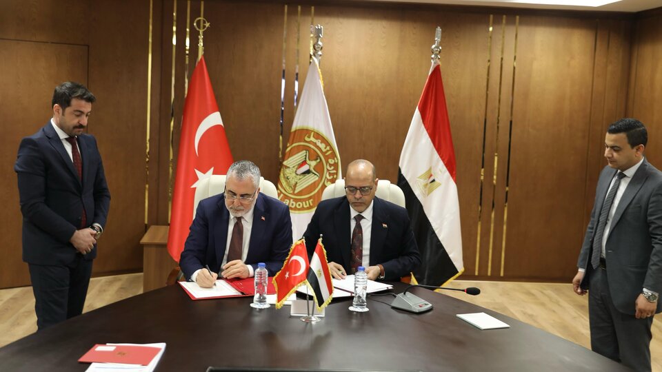 Bakan Işıkhan, Mısırlı mevkidaşı Abdul Aziz Cebran ile bir araya geldi