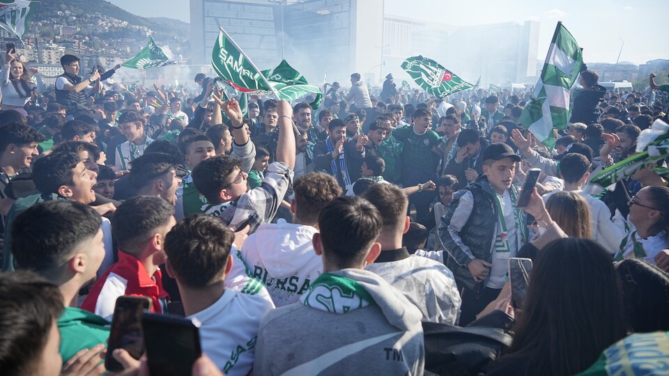 Bursasporlu taraftarların şampiyonluk coşkusu