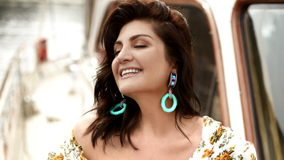 İlk parasıyla apartman almış