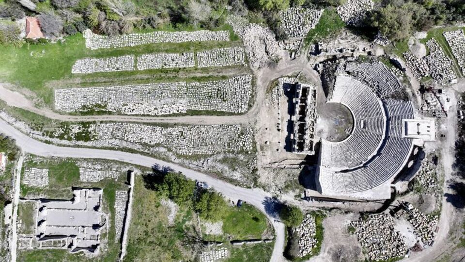 Tlos Antik Kenti'nin tiyatrosu sahne için gün sayıyor