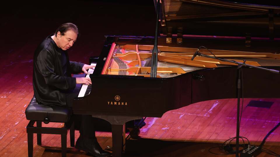 Sabancı Üniversitesi bahara Fazıl Say ile 'merhaba' dedi