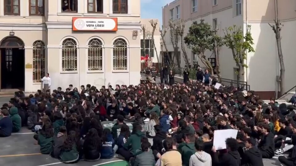 Liselerde atamalara tepkiler