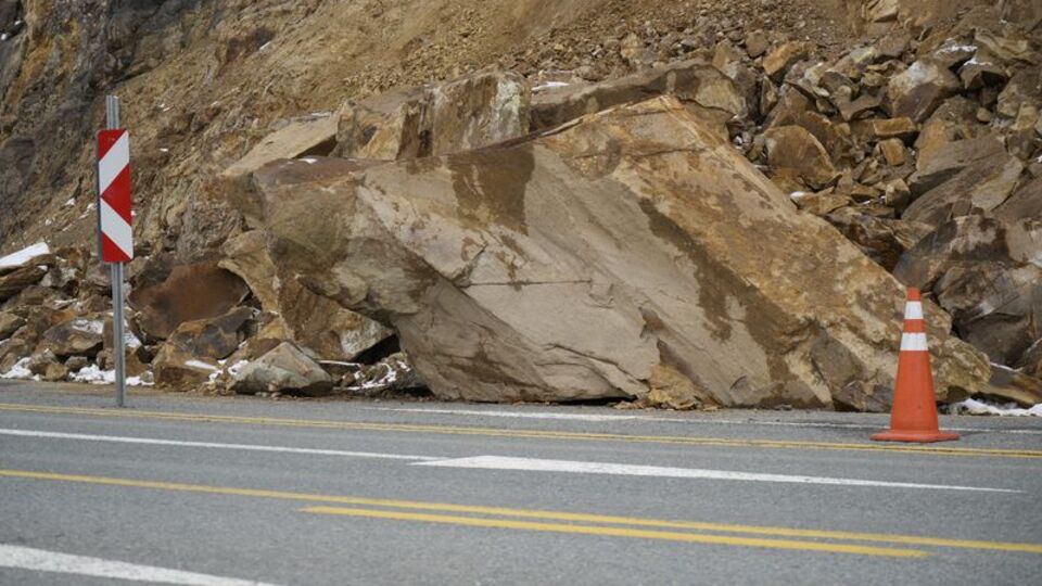 Zigana Dağı Geçidi'nde "kaya" korkusu