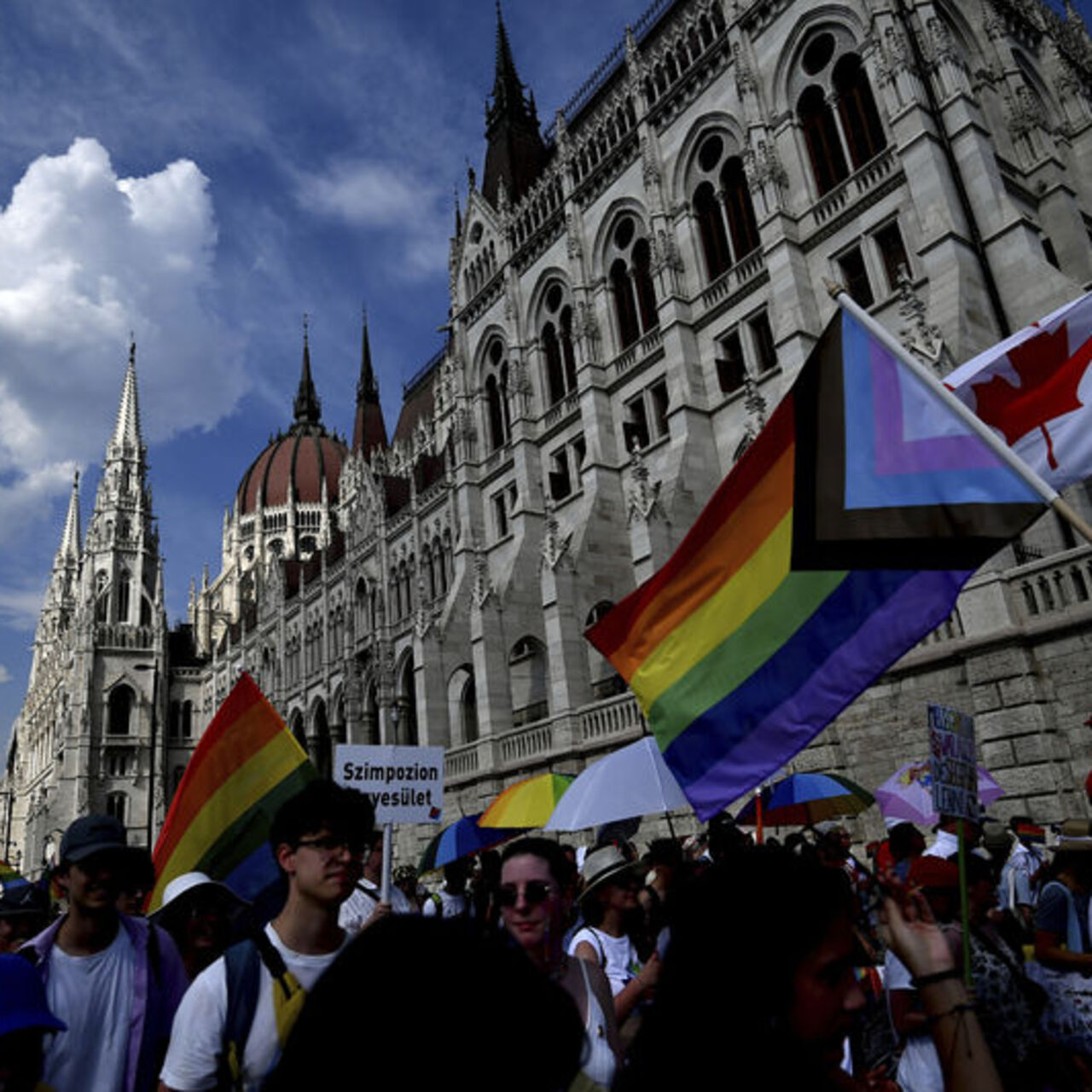 Macaristan'da LGBT faaliyetleri yasaklandı