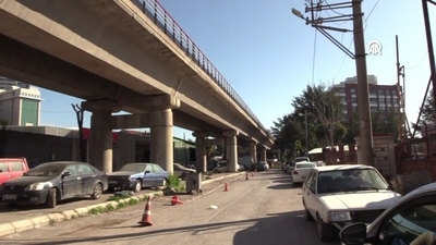 İzmir'deki üst geçitte beton parçaları tehlikesi