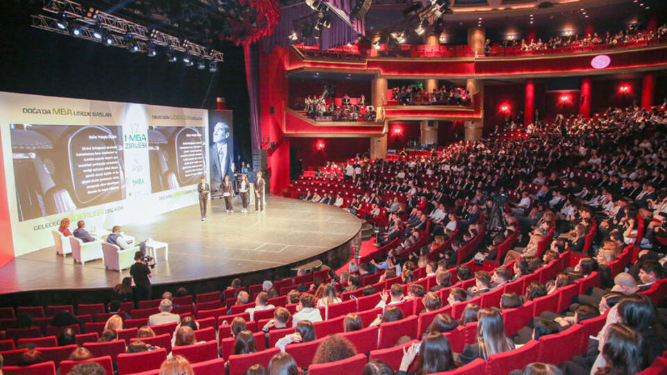 Genç fikirleri buluşturan zirve