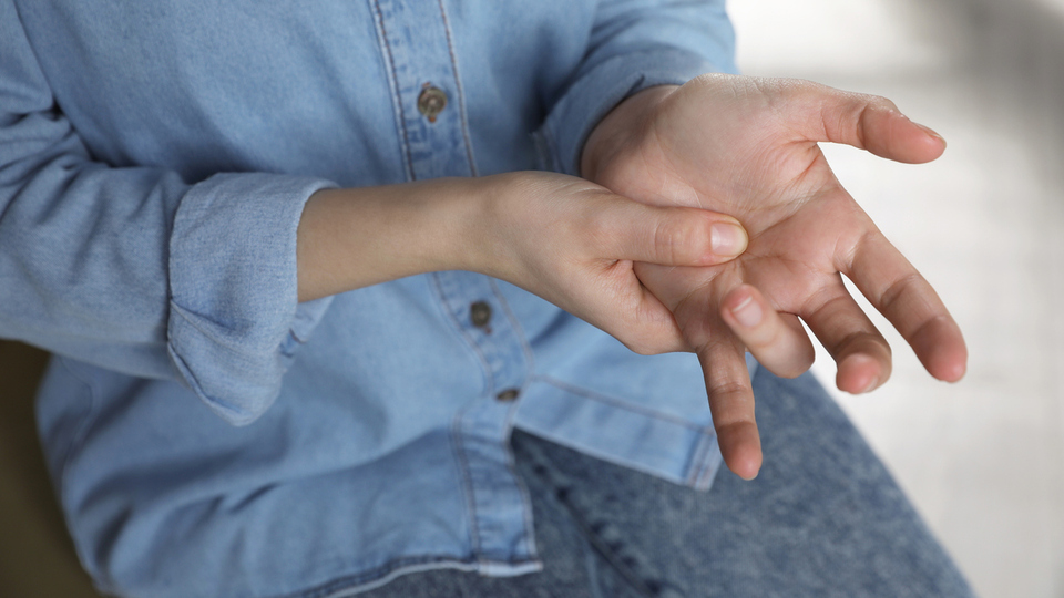 Tetik parmak sorunu nedir?