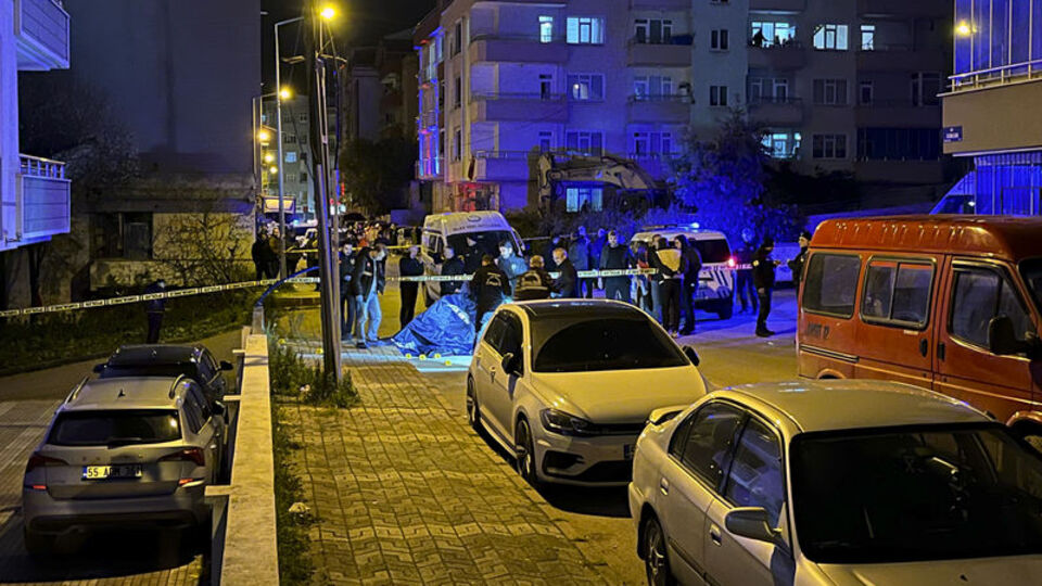 Boşanma aşamasındaki karısını silahla öldürdü