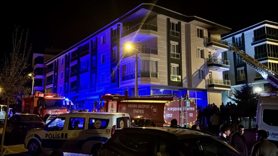 Evdeki yangında 3 kişi dumandan etkilendi