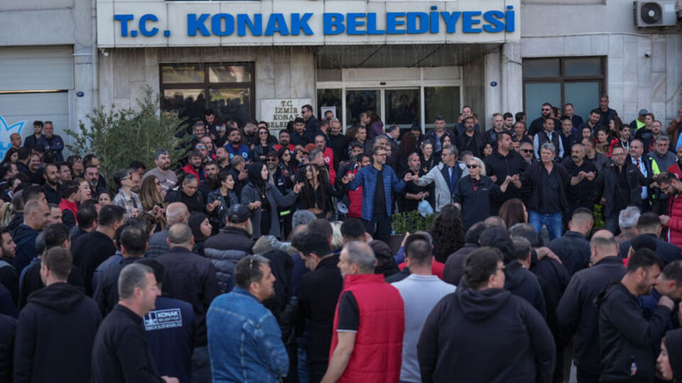 Konak Belediyesi işçilerinden "eksik maaş" eylemi