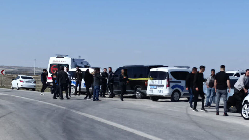 Park halindeki minibüste ölü bulundu