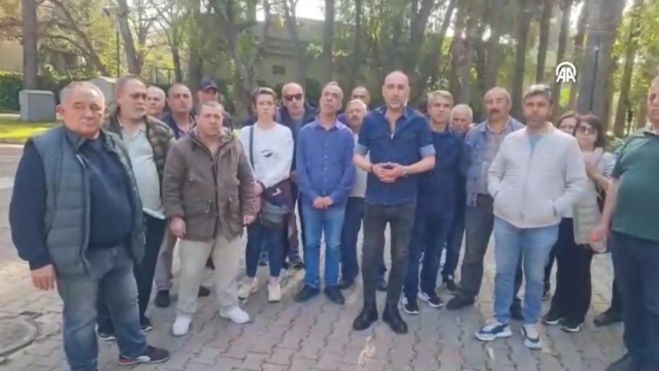 İzmir'de belediye emeklilerinin eylemi sürüyor