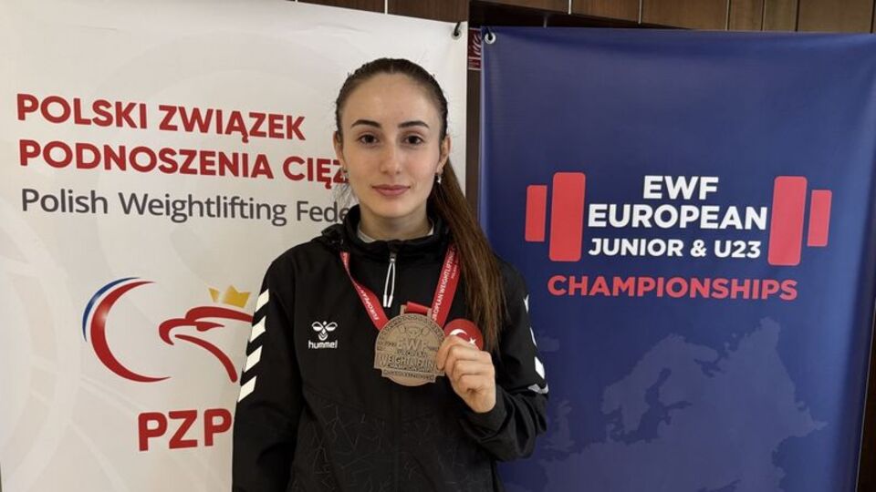 Milli halterci Aysel Özkan, Avrupa 2'ncisi oldu