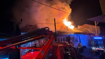 Bursa'da bitişik 3 evde yangın paniği