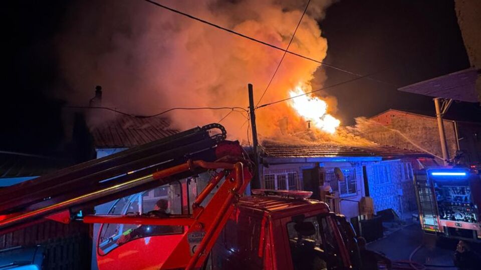 Bursa'da bitişik 3 evde yangın paniği