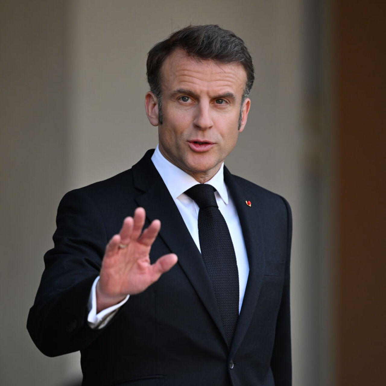 Fransa'da hapishanelere saldırı! Macron'dan açıklama