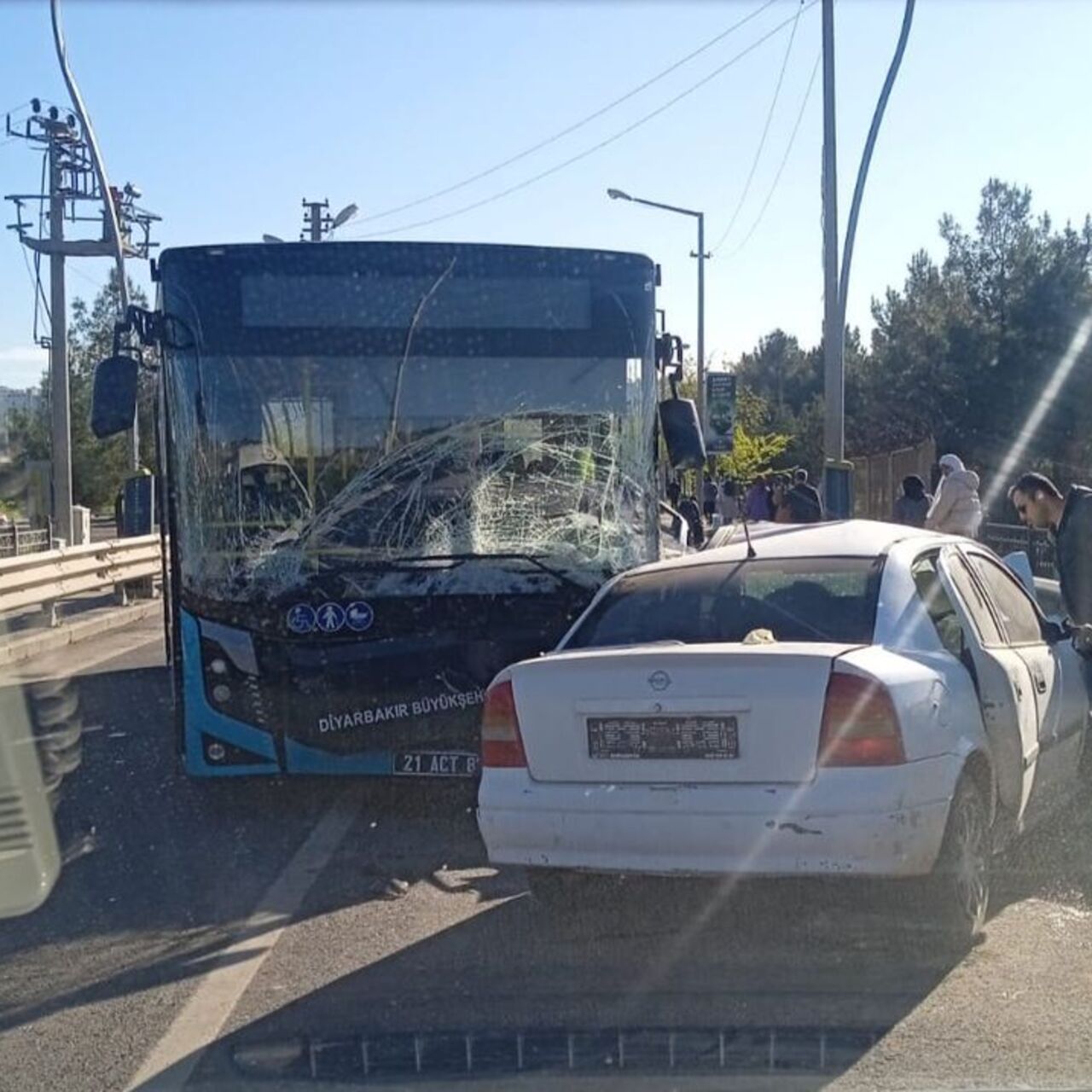 Belediye otobüsüyle çarpıştı! Can kaybı var