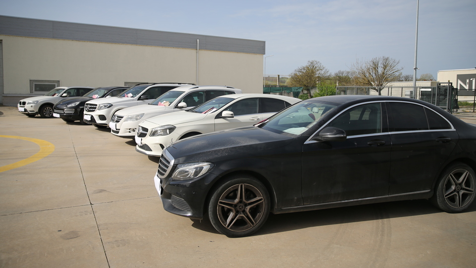 Sahte emeklilik belgesiyle lüks araç kaçakçılığı!