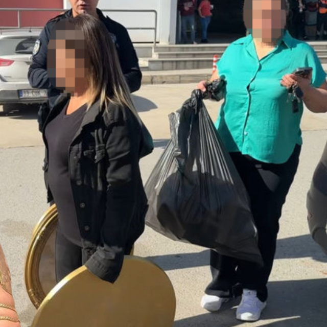 Maaşlarını alamayınca iş yerini yağmaladılar