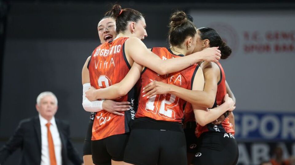 Eczacıbaşı seride önde geçti!